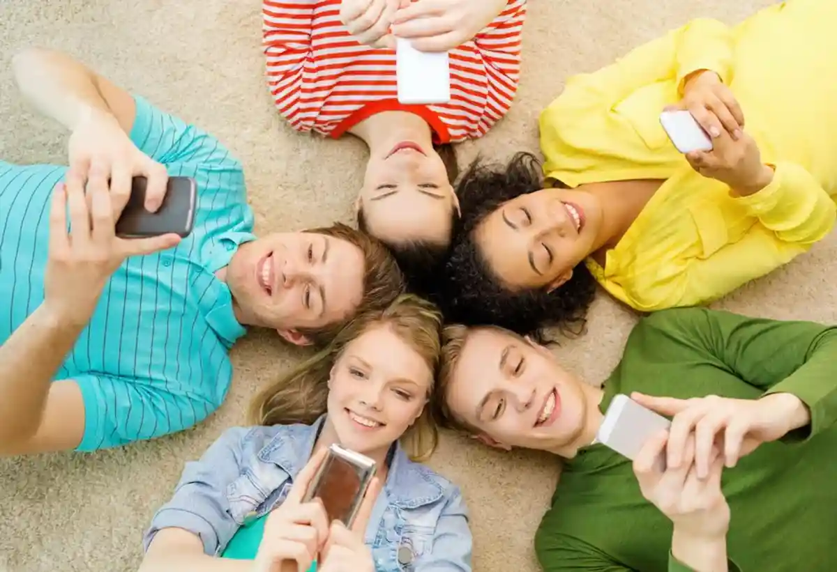 Из-за смартфонов ухудшается здоровье каждого третьего подростка в Германии