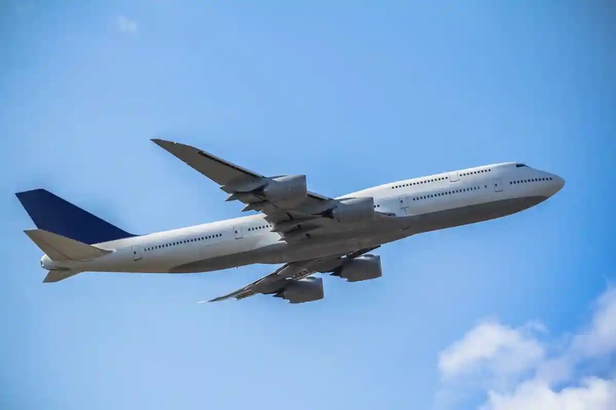 10 февраля Lufthansa отменяет авиарейсы из–за урагана «Сабина» в Германии фото 1