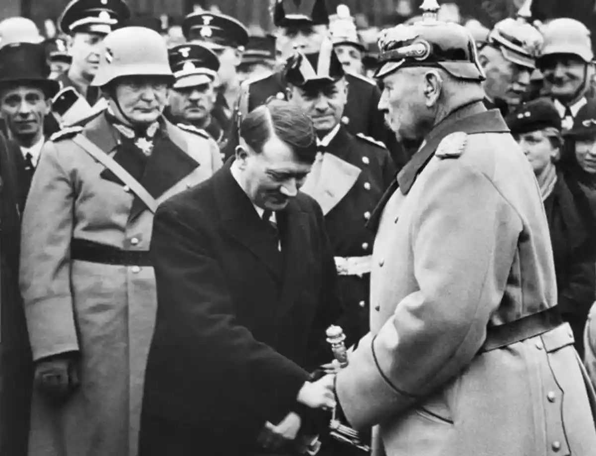 Гиденбург и Гитлер