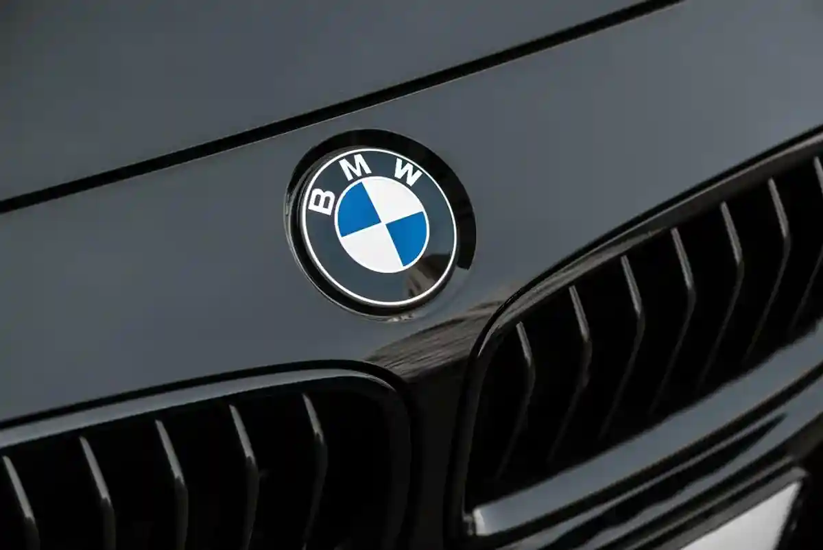 Лого на машине