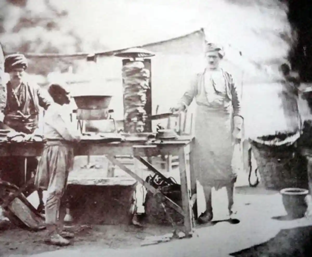 Продавец дёнеров, Оттоманская империя, 19 век. Фото: James Robertson/Википедия
