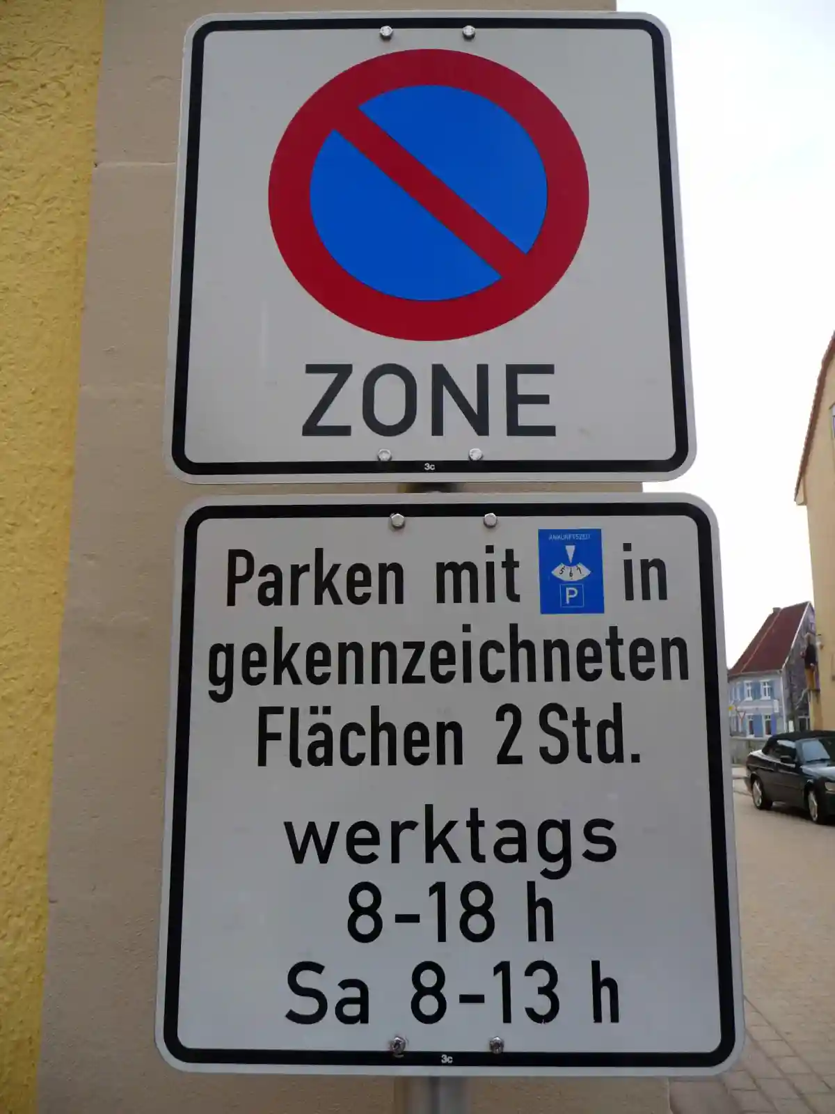 Дорожный знак на парковке в Германии. Фото: 4028mdk09 / wikipedia.org