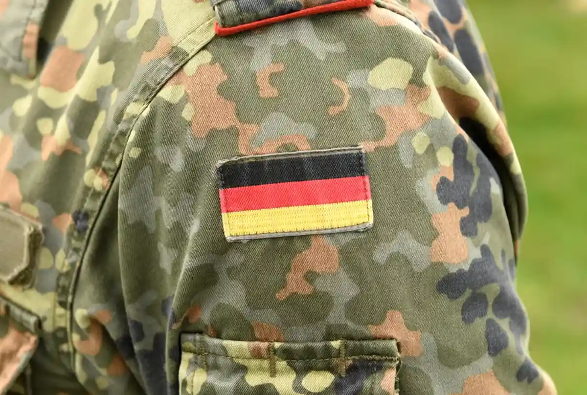 флаг германии на армейской униформе фото