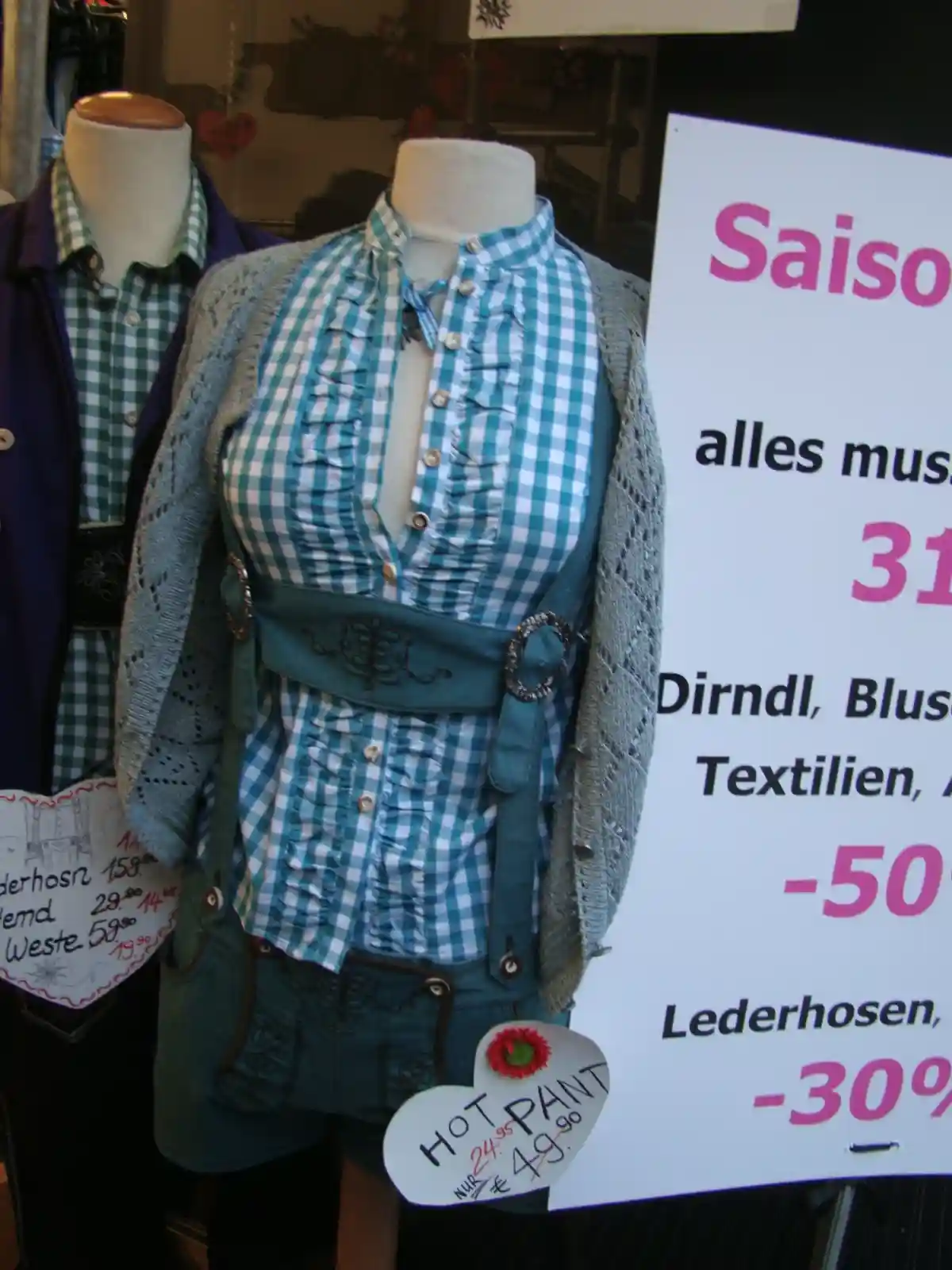 Немецкий женский костюм с шортами. Фото: die Autorin
