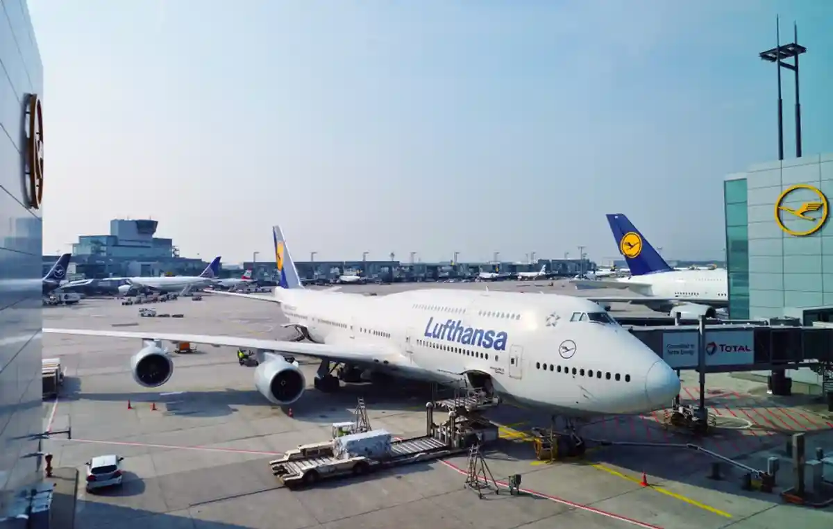 самолет компании Lufthansa фото