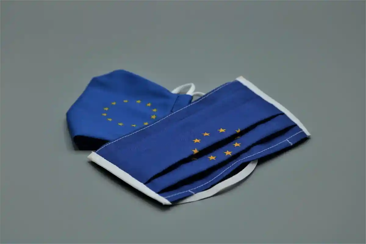 маска с флагом ЕС фото
