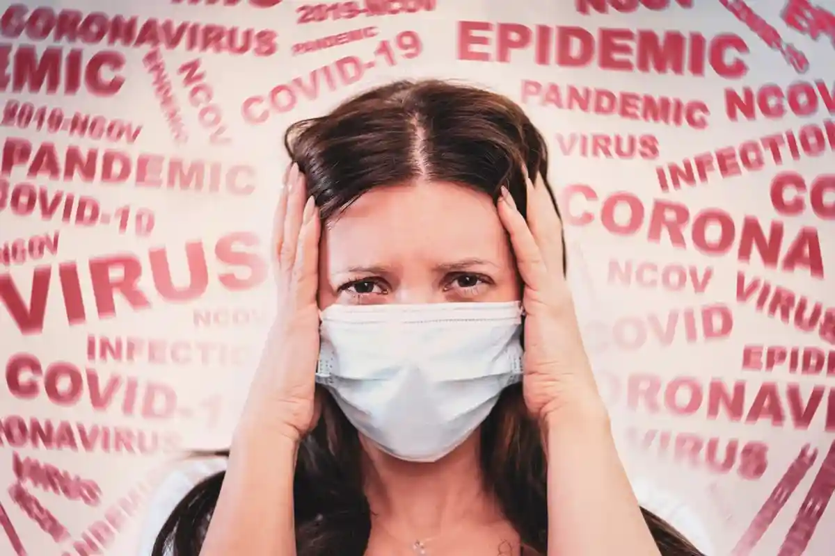 женщина в маске от коронавируса фото