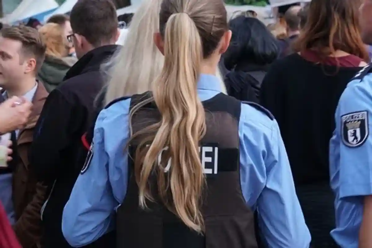 офицер полиции Берлина фото
