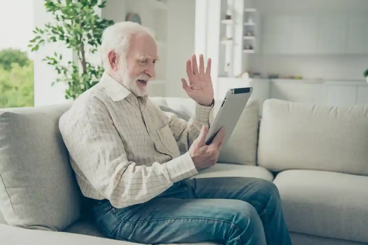 планшеты для пожилых людей