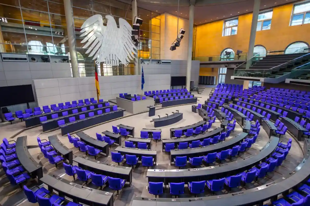 зал для голосований в Бундестаге фото