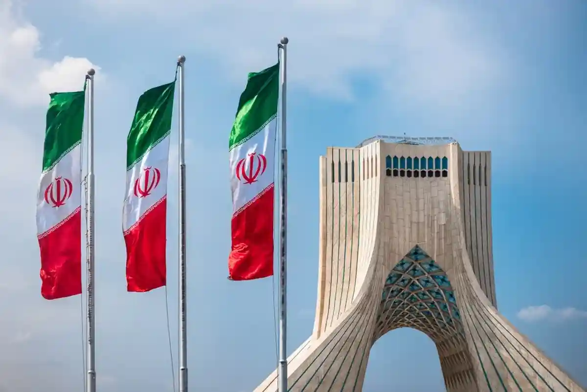 Башня Азади в Тегеране фото