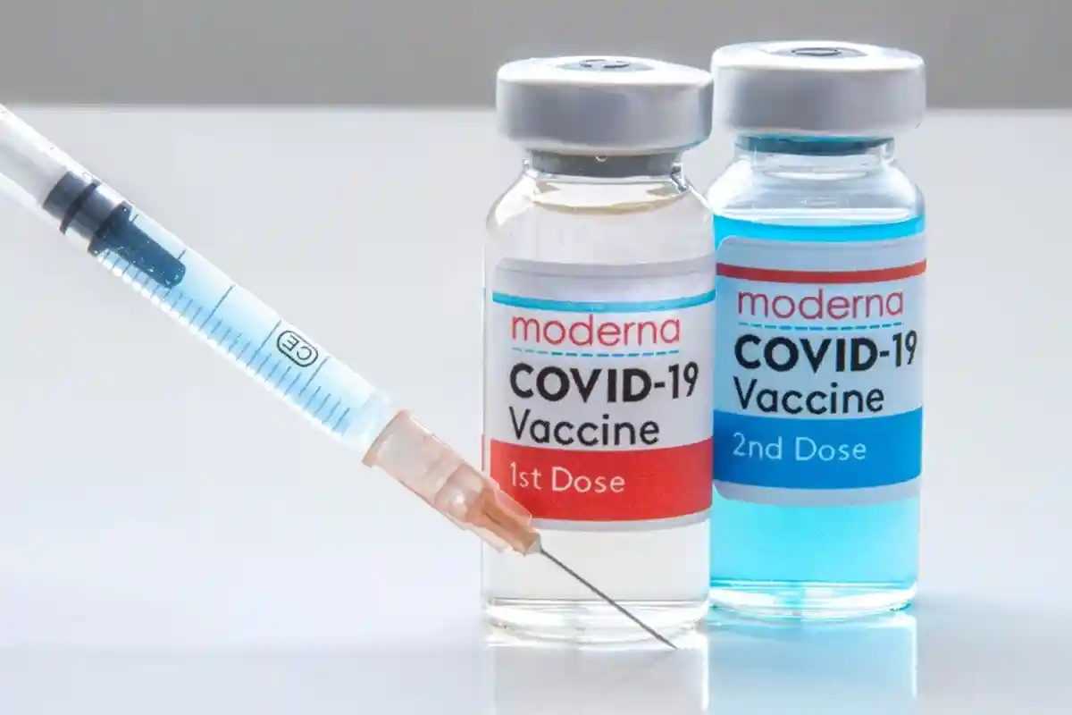 ампулы с вакциной от компании Moderna фото