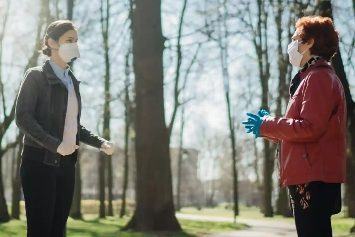 Гамбург ужесточает COVID–режим: в масках — даже на центральных улицах