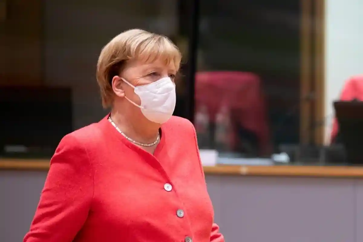 Канцлер Германии вакцинируется от коронавируса фото