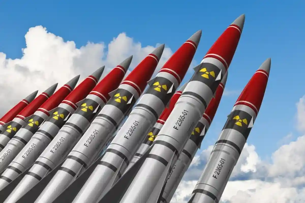 Ядерный запас меняется и начинается новая гонка вооружений фото
