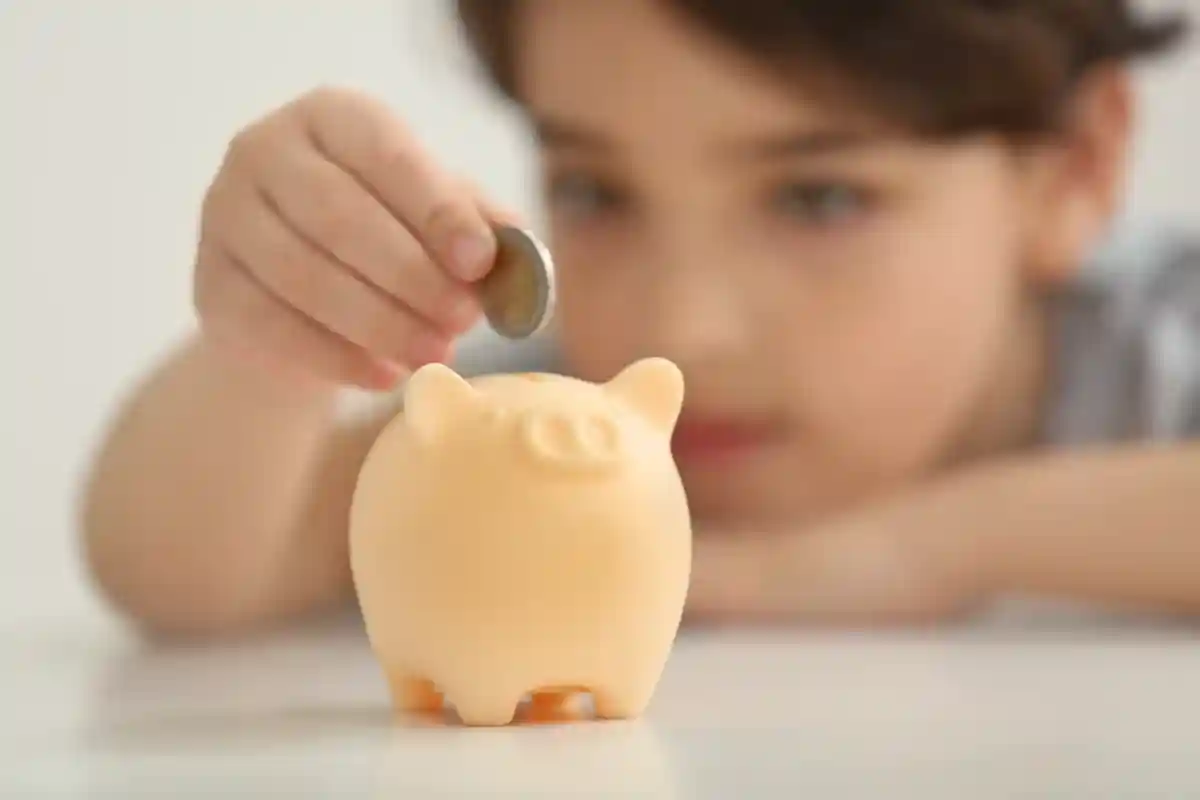 С ранних лет детей учат экономить и распределять финансы на свои нужды