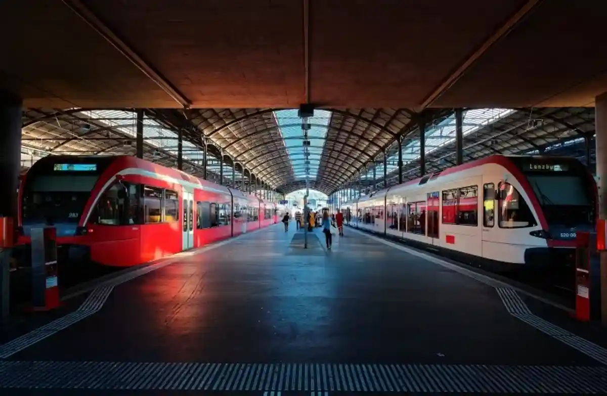 Министр транспорта Германии ради сохранения климата призвал пересесть с самолетов на поезда