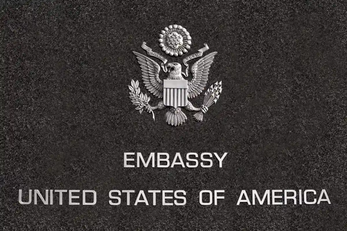 Посольство США работает Фото: Автор: Syda Productions / shutterstock.com