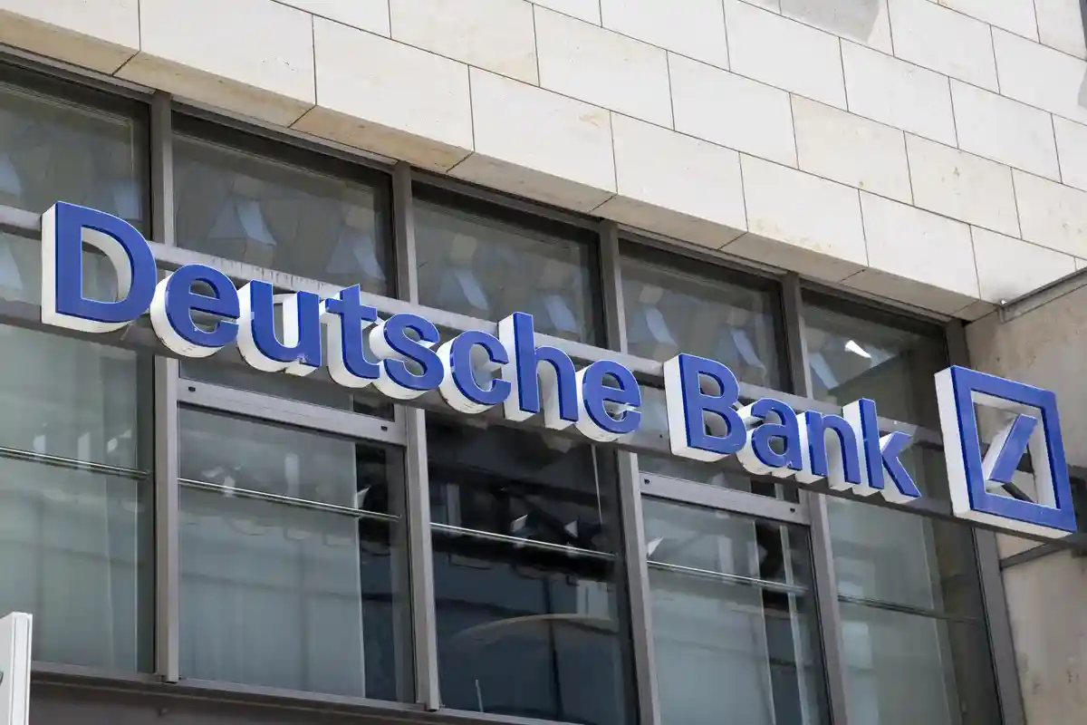 Банковский счет необходим для получения заработной платы в Германии. Фото:  serato / shutterstock.com  