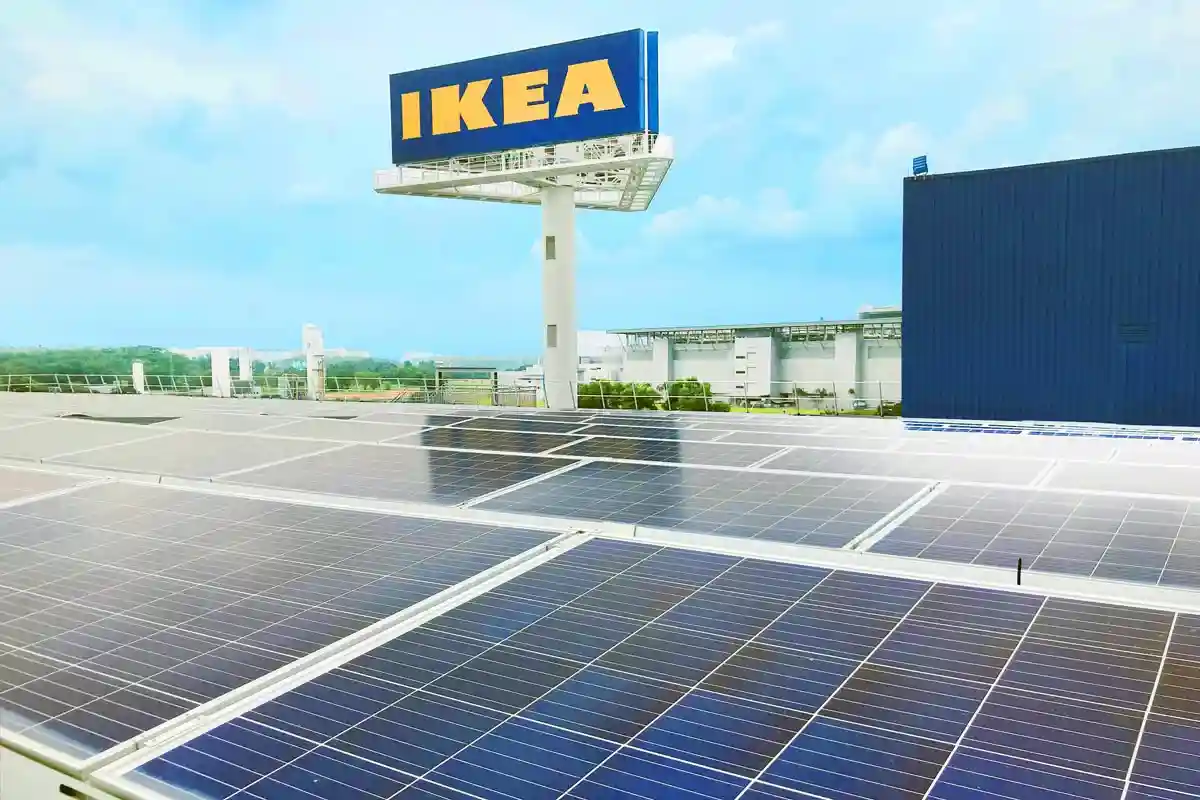 Эксперимент с солнечными панелями в Ikea. Фото: sunwindenergy.com