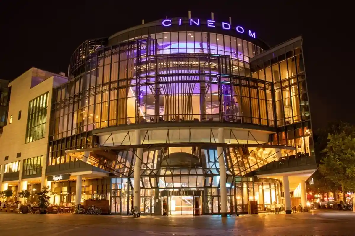 В Германии открываются кинотеатры, Cinedom в Кёльне Фото: Thomas Stockhausen/shutterstock.com