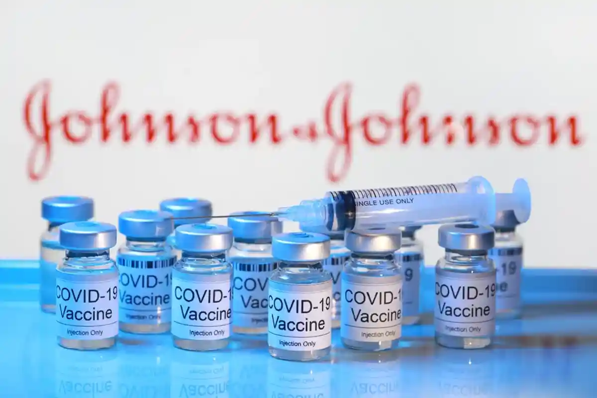 vakciny-ot-johnson-johnson / Фото: TY Lim / shutterstock.com