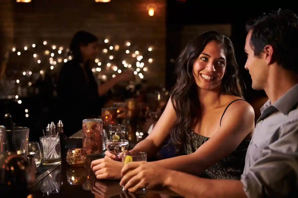 В Германии все большую популярность приобретают вечеринки быстрых свиданий – Speed-Dating. Фото: Monkey Business Images / shutterstock.com