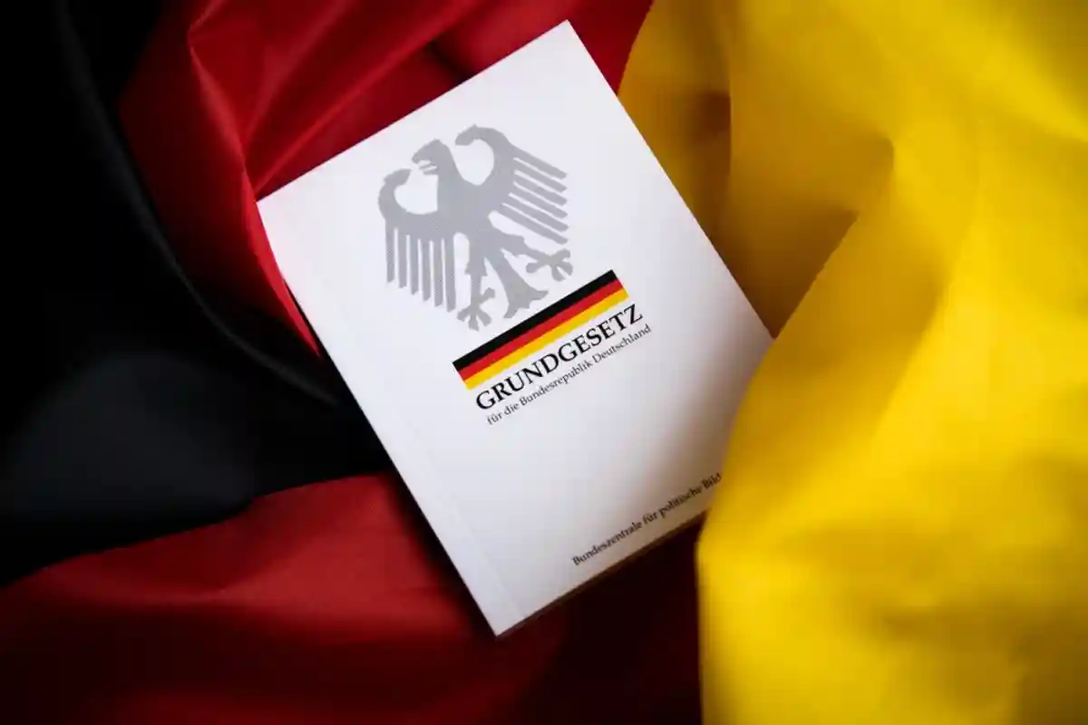 Германская конституция запрещает иметь двойное гражданство, но... есть исключения. Фото: Christin Klose / shutterstock.com
