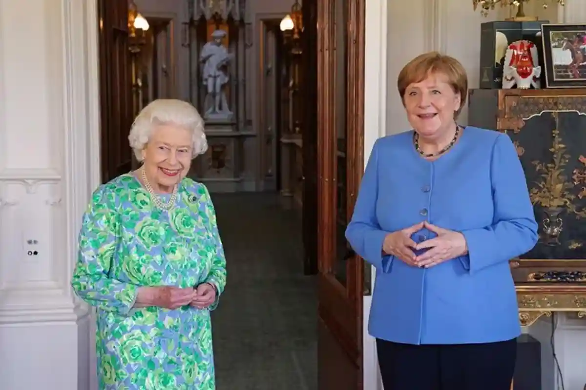 Меркель встретилась с британской королевой Фото: твиттер акаунт The Royal Family / @RoyalFamily