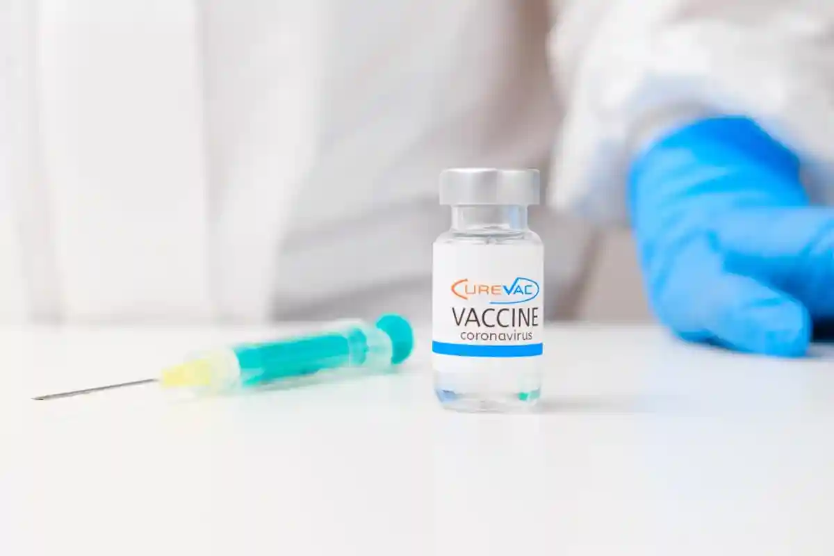 вакцина CureVac / Фото: Vladimka production / Shutterstock.com