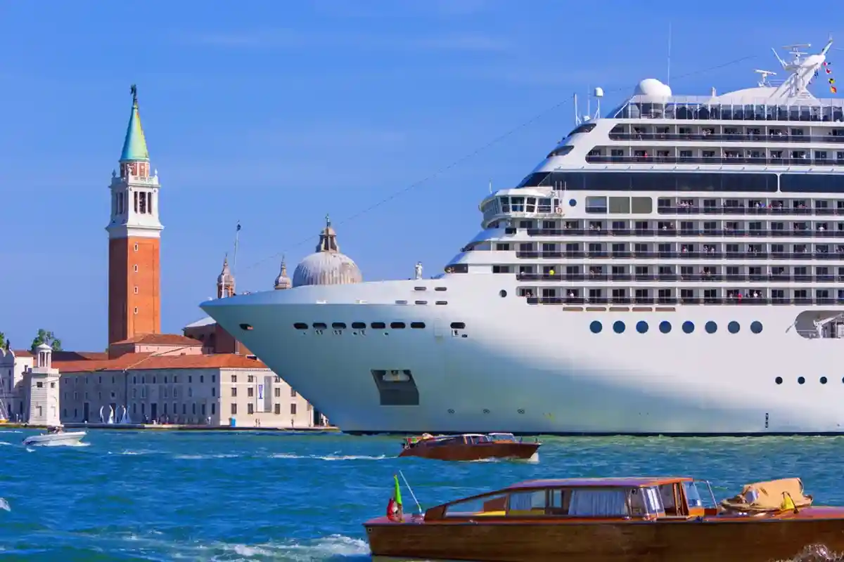 круизные лайнеры в Венеции / Фото: Rasto SK / Shutterstock.com