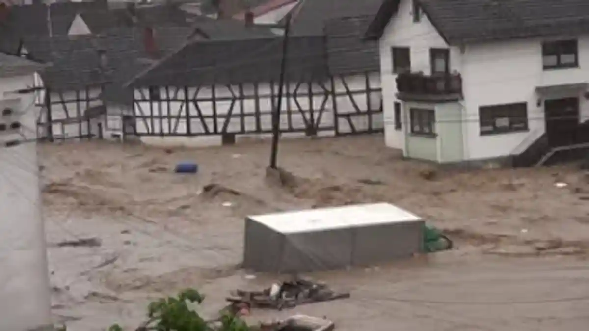 наводнения в Айфеле / alex ♡ || GUMMY BEAR CULT / /twitter.comФото: