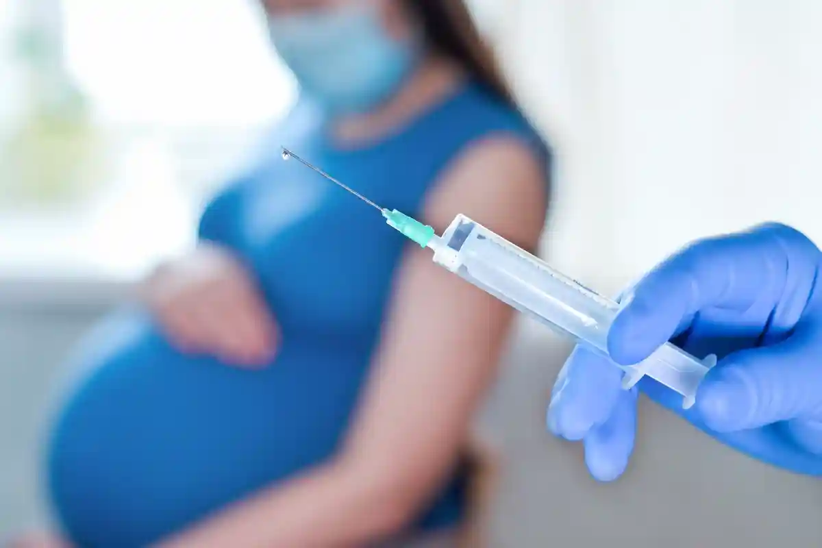Можно ли после вакцинации беременеть. Фото: Marina Demidiuk / shutterstock.com