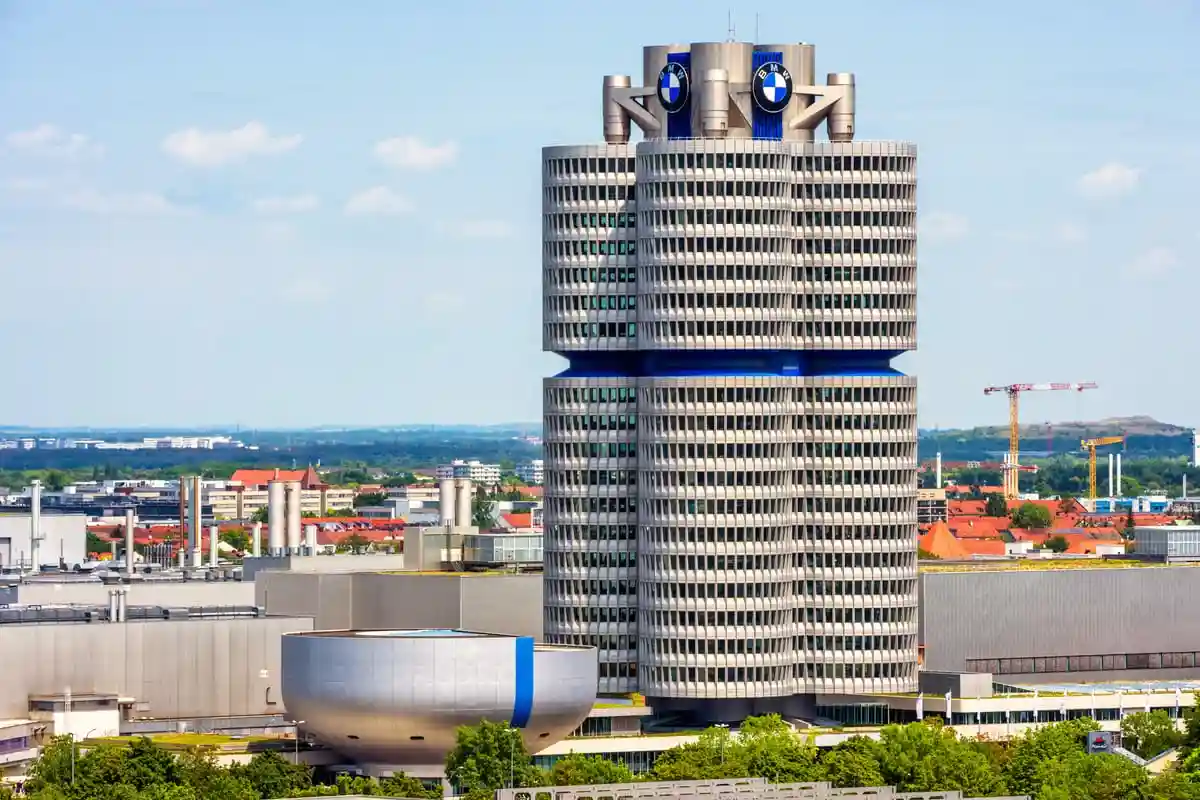 Здание концерна BMW в Мюнхене, Германия. Фото: Viacheslav Lopatin / shutterstock.com 