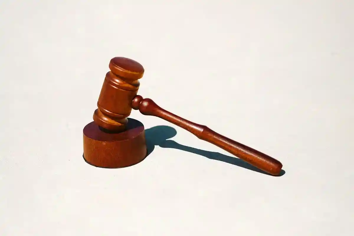 Что изменится после судебного решения? Фото: Tingey Injury Law Firm / Unsplash.com