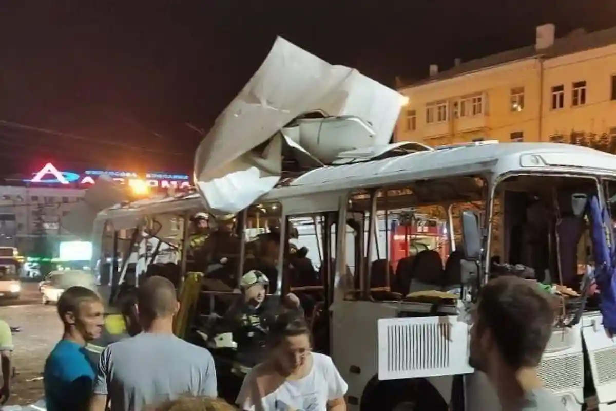 Взорвался пассажирский автобус Фото: Автор: twitter-аккаунт radoss89 / @rradoss18