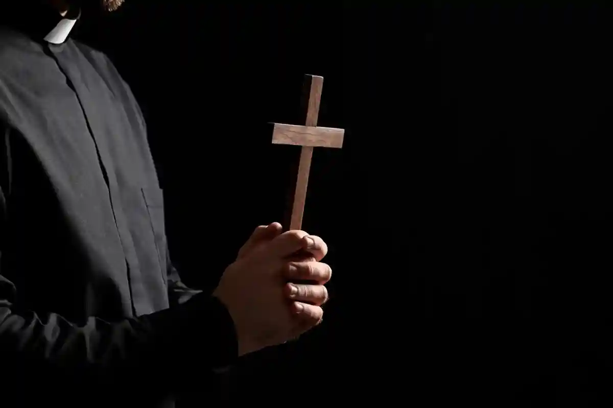 Рекордный выход людей из католических церквей / Фото: Pixel-Shot / shutterstock.com