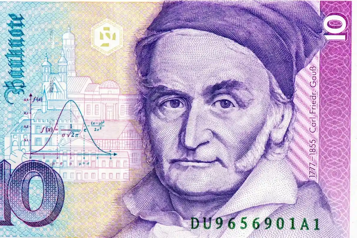Лицевая сторона банкноты 10 DM c портретом Карла Фридриха Гаусса. Фото: Prachaya Roekdeethaweesab / shutterstock.com 