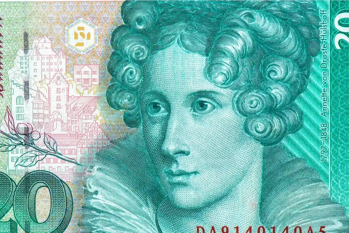 Лицевая сторона банкноты 10 DM c портретом поэтессы Аннетты фон Дросте-Хюльсхофф. Фото: Prachaya Roekdeethaweesab / shutterstock.com 