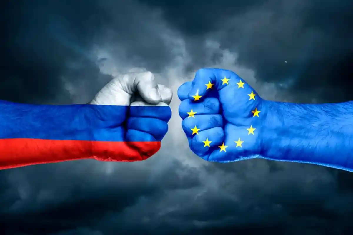 ЕС обвиняет Россию Автор: PalSand / shutterstock.com