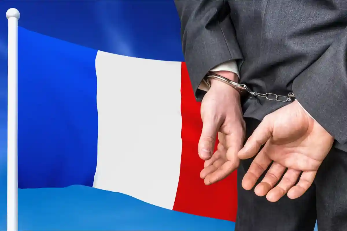 Саркози приговорен к году тюрьмы фото 1