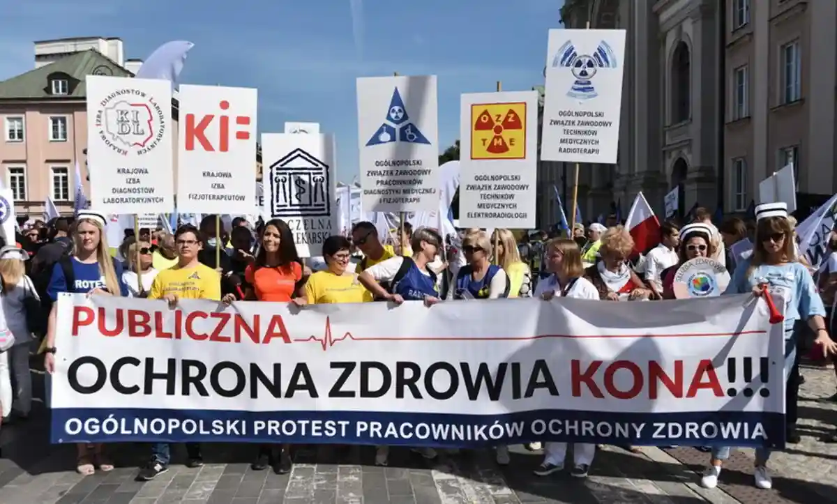 Протест медработников в Польше. Фото: Twitter