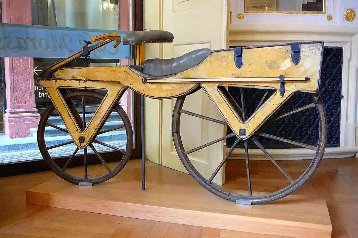 Велосипед Карла фон Дреза. Фото: wikipedia.org