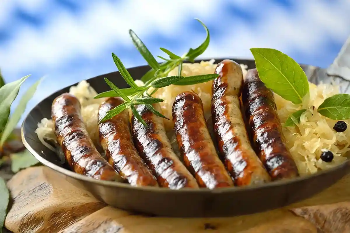 Немецкие сосиски с первого дня производятся по принципу: «Порядок превыше всего». Фото: shutterstock.com
