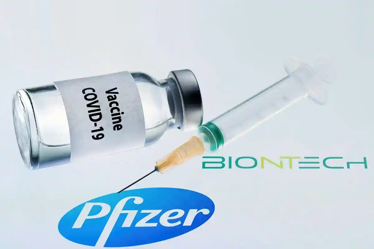 вакцина от Pfizer и BioNTech. Фото: AFP via Getty Images.