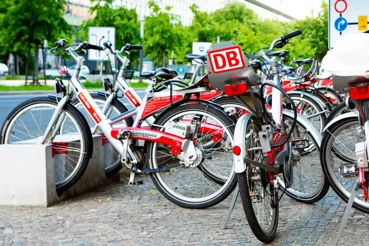 прокат велосипедов Deutsche Bahn Фото: Andy Shell/ shutterstock.com