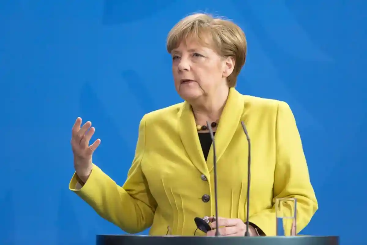 Прощальная речь Меркель Фото: Автор: Drop of Light / shutterstock.com