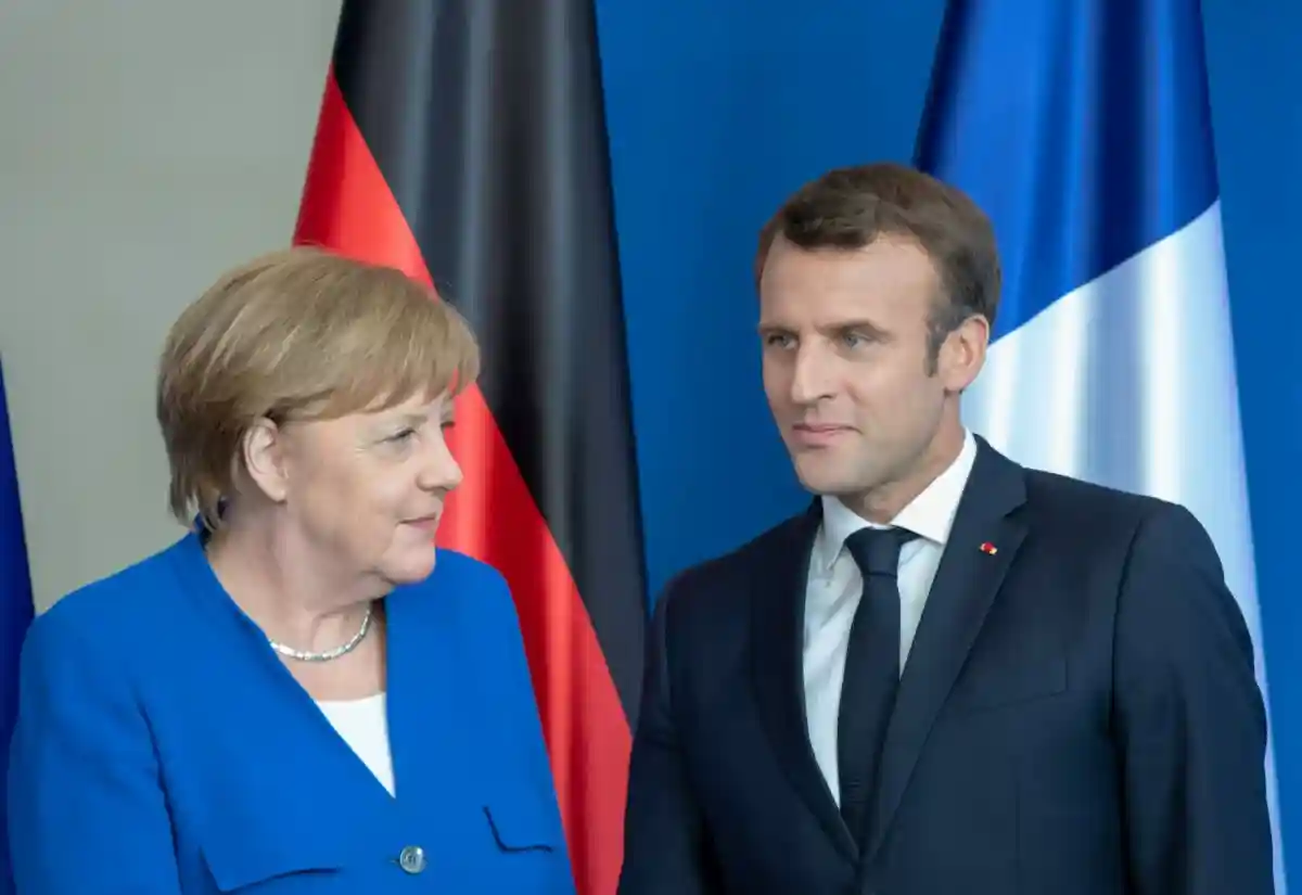 Встреча Макрона и Меркель / photocosmos1/shutterstock.com