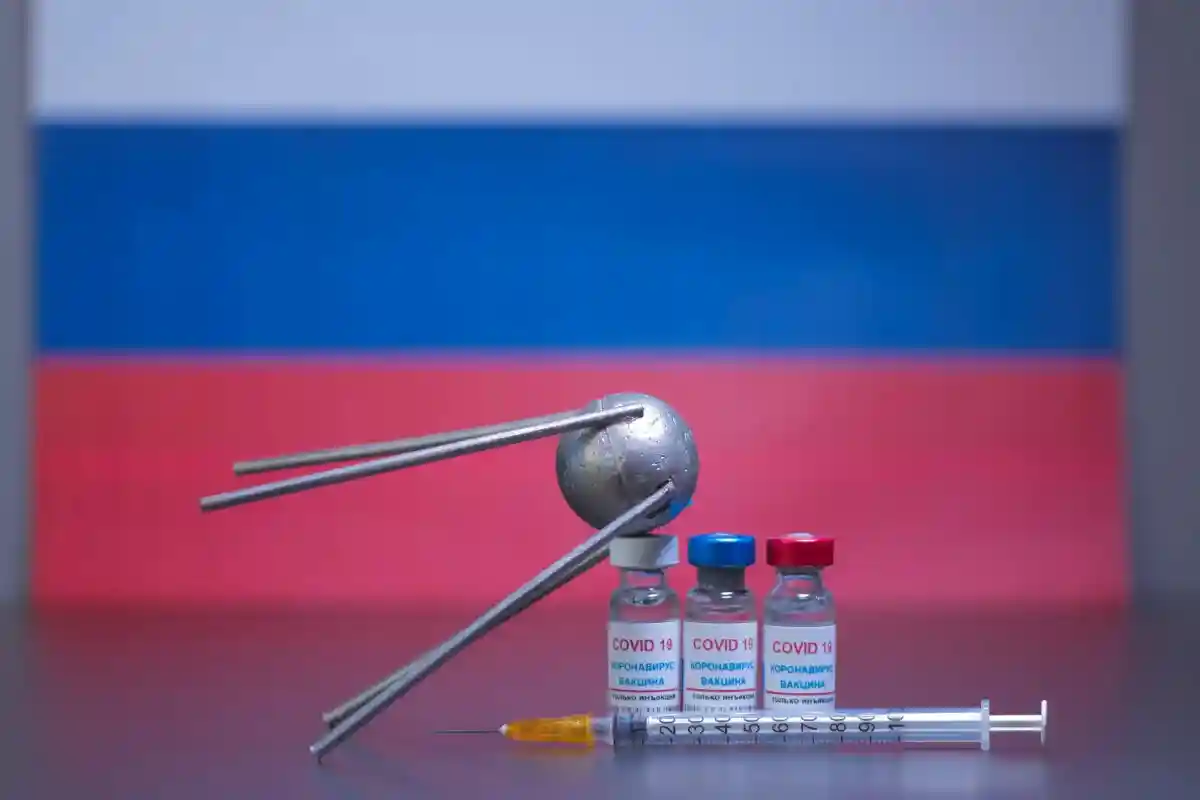 Процесс одобрения вакцины "Спутник V". Фото: farinasfoto/shutterstock.com