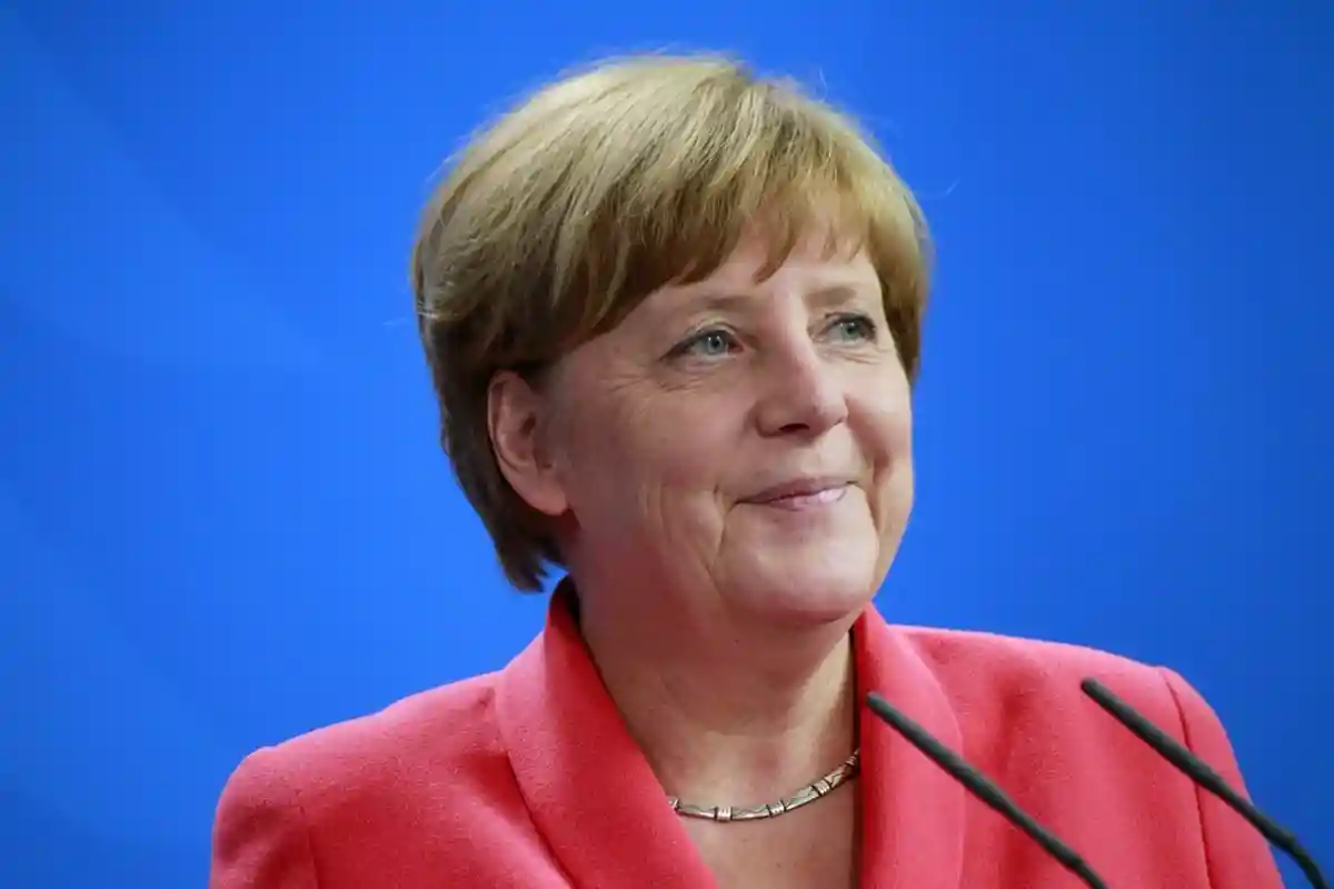 Плюшевый канцлер: В Германии сшили медведя в образе Меркель Фото: 360b/Shutterstock.com